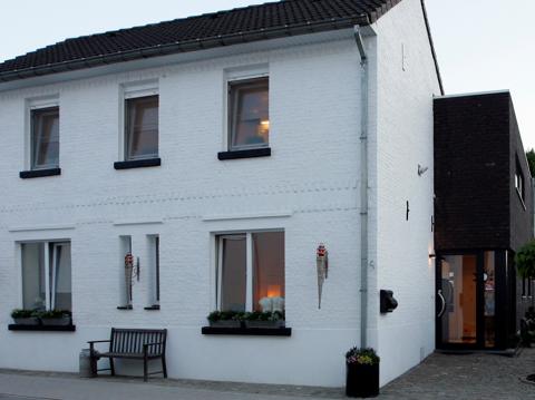 Bed-en-Breakfast-in-Belgie.nl | De charmante B&B Im's & Wim's ligt in het pittoreske dorp Vroenhoven, vlak bij het gezellige Maastricht. Combineer een bezoek aan deze stad met een fiets- of wandeltocht door de natuur. | Vroenhoven | Bed & Breakfast | Limburg
